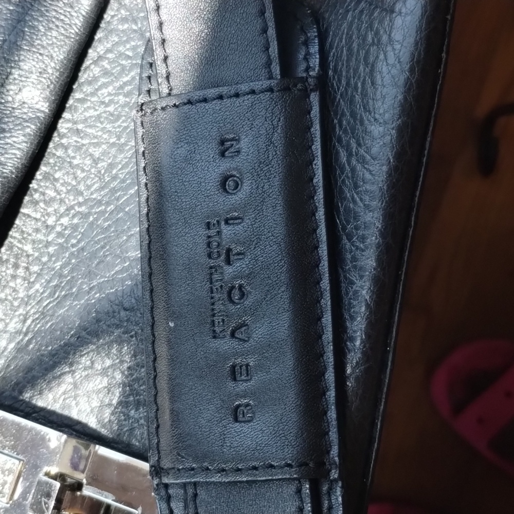 Kenneth Cole Reaction Laptop Messenger Bag - Picture 11 of 16